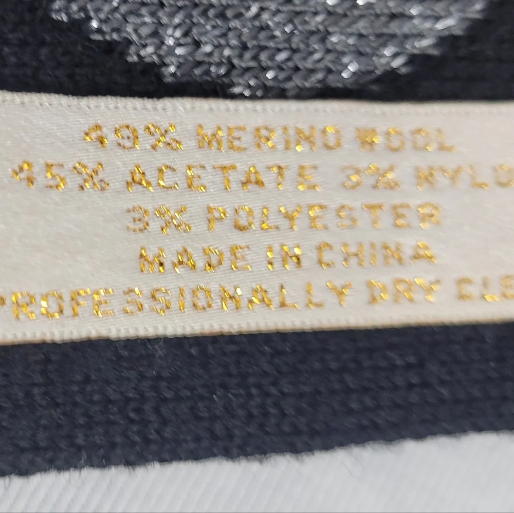 Coach Reversible SCARF - Picture 6 of 8